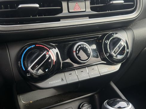 Used 2022 Hyundai Kona SEL image 17