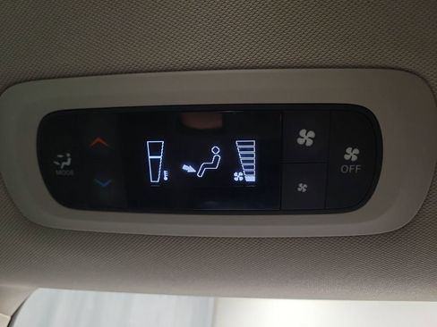 Used 2021 Chrysler Voyager Lxi image 26