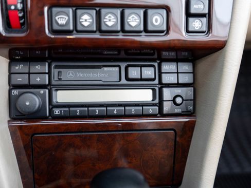 Used 1995 Mercedes-Benz E 320 Convertible image 17