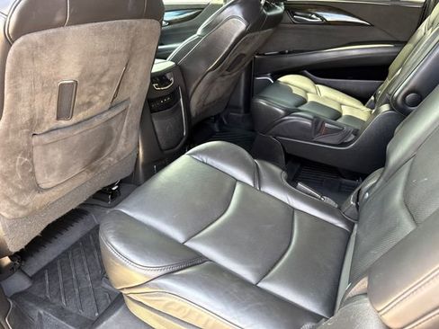 Used 2019 Cadillac Escalade ESV Platinum AWD/4WD image 18