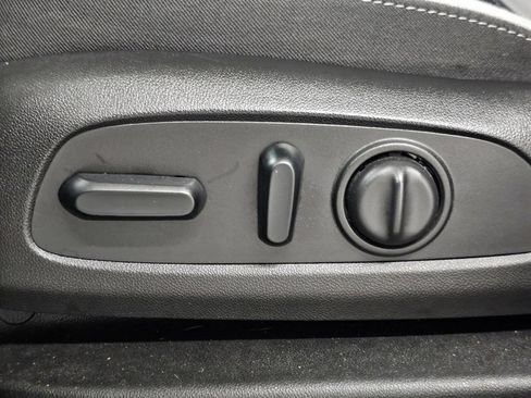 Used 2019 Chevrolet Equinox LS w/ LS Convenience Package FWD image 29