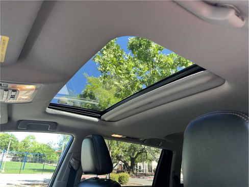 Used 2018 Toyota Highlander XLE image 22