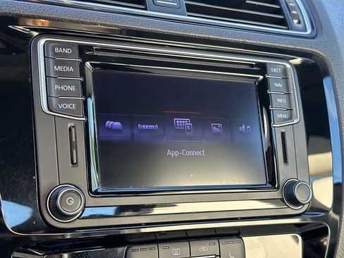 Used 2016 Volkswagen Jetta Sport image 28