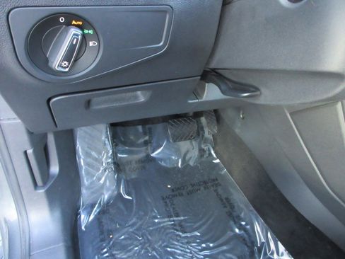 Used 2018 Volkswagen Tiguan SE w/ Panoramic Sunroof Package image 29