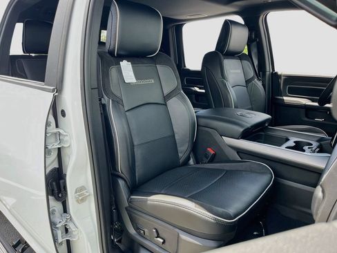 New 2026 RAM 2500 Laramie AWD/4WD image 30