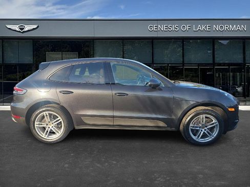 Used 2021 Porsche Macan image 3