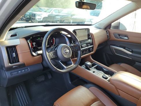 Used 2023 Nissan Pathfinder Platinum w/ Cargo Package AWD/4WD image 18