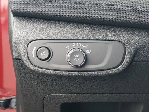 Used 2024 Chevrolet TrailBlazer LT w/ Driver Confidence Package image 8