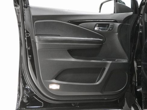 Used 2016 Honda Pilot Touring image 14