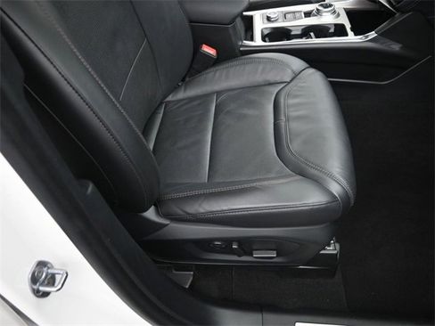 Certified 2022 Ford Explorer Platinum w/ Equipment Group 601A image 32