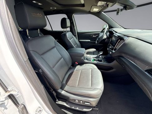 Used 2023 Chevrolet Traverse High Country FWD image 16