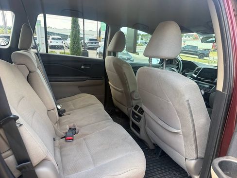 Used 2018 Honda Pilot EX image 11