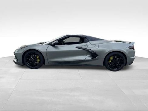 Used 2023 Chevrolet Corvette Stingray Premium Conv w/ Z51 Performance Package RWD image 2