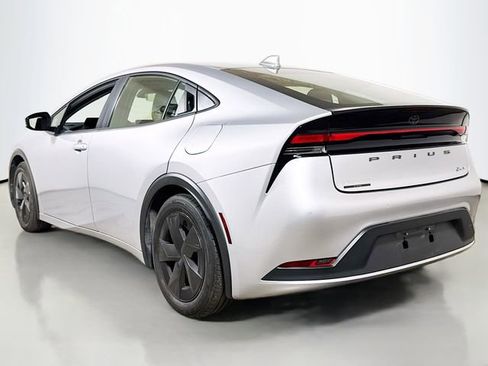 Used 2025 Toyota Prius LE image 6