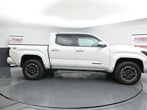 Used 2024 Toyota Tacoma TRD Sport AWD/4WD image 9