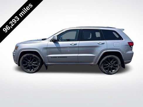 Used 2019 Jeep Grand Cherokee Altitude AWD/4WD image 2