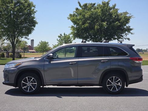 Used 2017 Toyota Highlander XLE AWD/4WD image 5