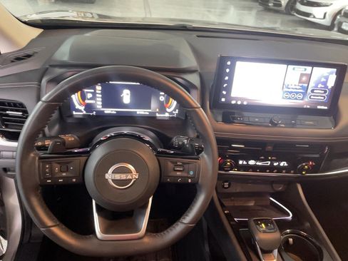 Used 2024 Nissan Rogue SL w/ SL Premium Package image 18