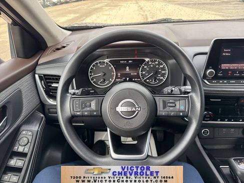 Used 2022 Nissan Rogue SV image 15