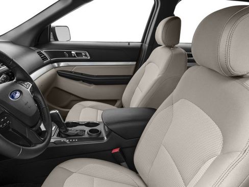 Used 2016 Ford Explorer XLT w/ Equipment Group 202A image 9