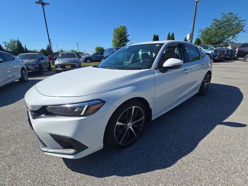 Used 2024 Honda Civic Touring image 2