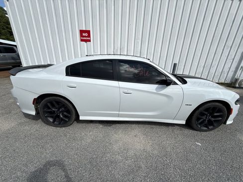 Used 2019 Dodge Charger R/T w/ Blacktop Package RWD image 9