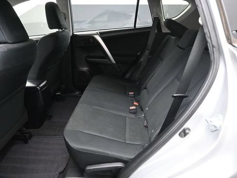 Used 2018 Toyota RAV4 LE FWD image 7