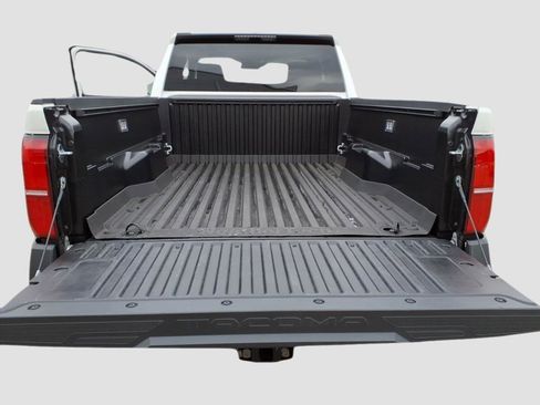 Used 2025 Toyota Tacoma SR image 17