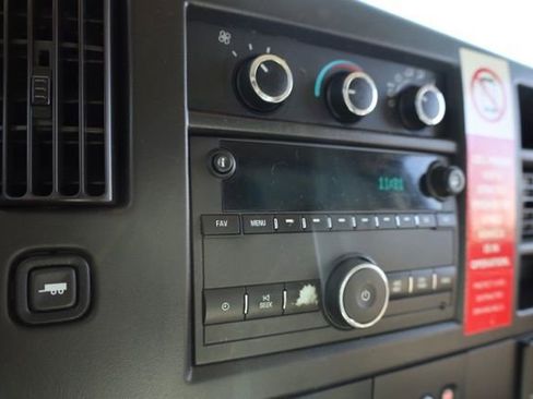 Used 2018 Chevrolet Express 2500 image 19