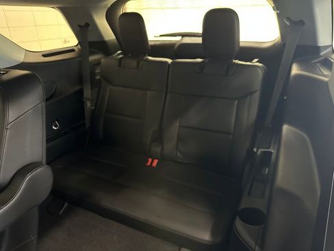 Used 2024 Ford Explorer XLT w/ Equipment Group 202A AWD/4WD image 39