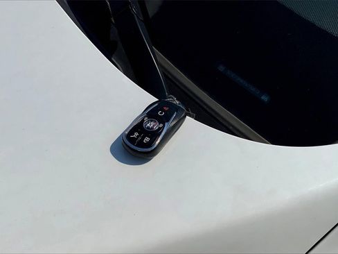 Used 2022 Buick Enclave Essence image 13