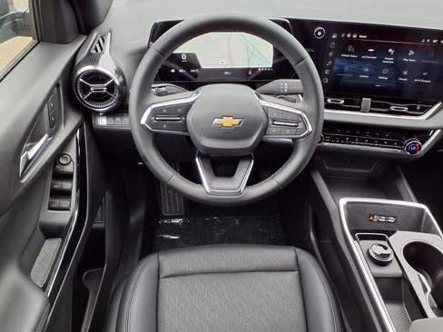 New 2026 Chevrolet Equinox LT w/ Convenience Package II AWD/4WD image 11