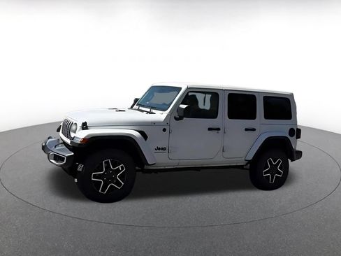 Used 2025 Jeep Wrangler Unlimited Sahara AWD/4WD image 8
