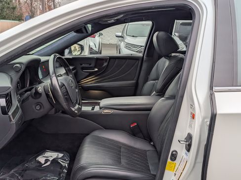 Used 2020 Lexus LS 500h AWD w/ Luxury Package image 17