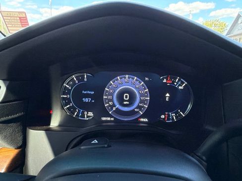 Used 2019 Cadillac Escalade ESV Luxury AWD/4WD image 42