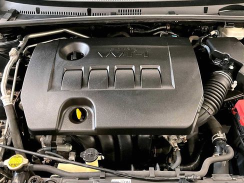 Used 2015 Toyota Corolla LE image 28