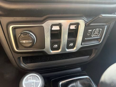 Used 2021 Jeep Wrangler Sport AWD/4WD image 27