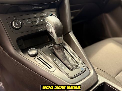 Used 2017 Ford Focus SE FWD image 18