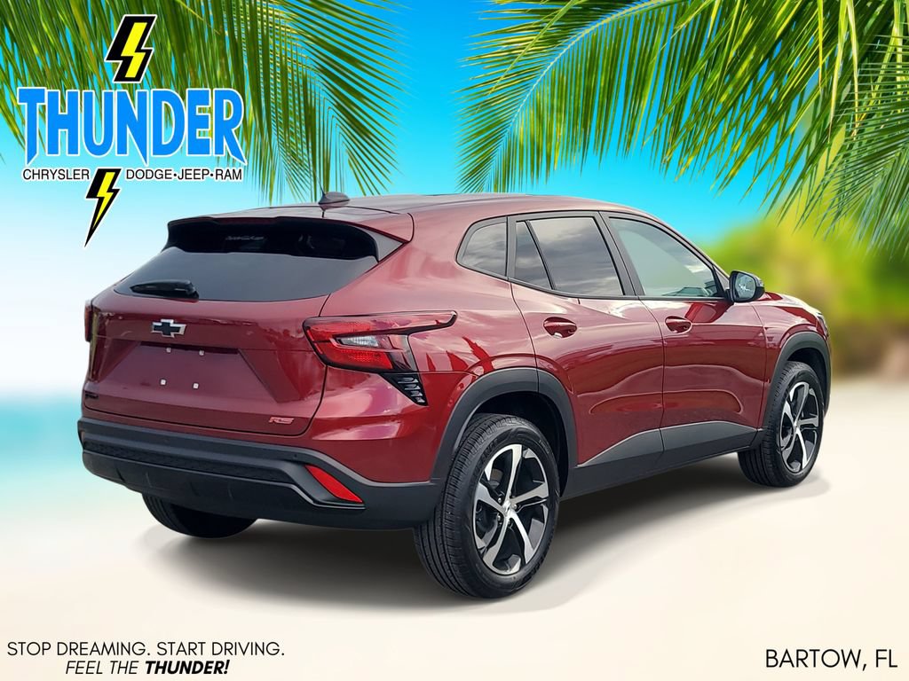 Used 2025 Chevrolet Trax RS w/ Sunroof Package FWD image 4