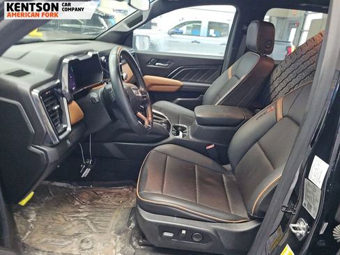 Used 2023 GMC Canyon AT4 w/ AT4 Premium Package AWD/4WD image 8