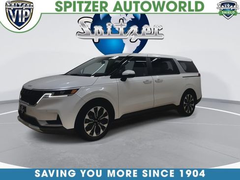 Used 2024 Kia Carnival EX image 4