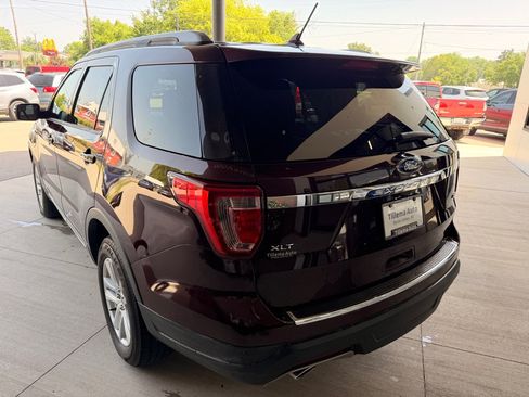 Used 2018 Ford Explorer XLT w/ Equipment Group 202A AWD/4WD image 5