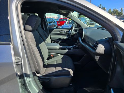 Used 2024 Chevrolet Traverse LT AWD/4WD image 11