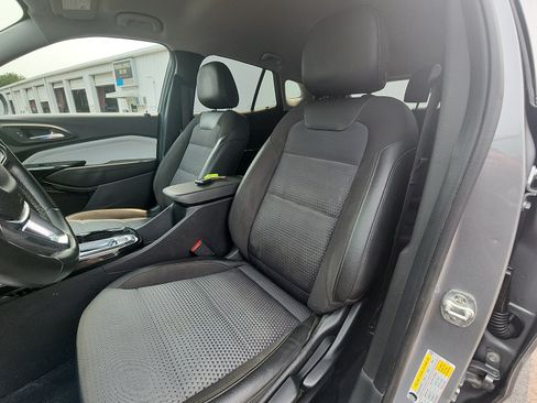 Used 2024 Chevrolet Trax LT w/ Driver Confidence Package FWD image 21
