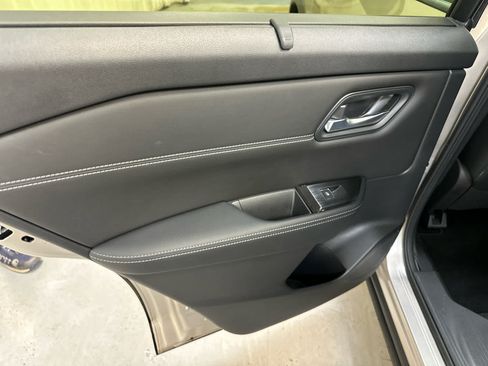 Certified 2025 Nissan Rogue SL w/ SL Premium Package AWD/4WD image 29