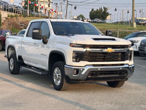 Used 2025 Chevrolet Silverado 2500 LT w/ Safety Package AWD/4WD image 1