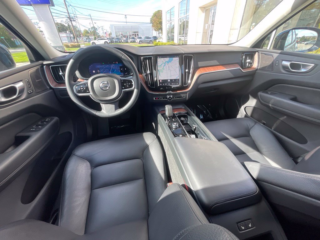 Certified 2024 Volvo XC60 B5 Plus w/ Climate Package AWD/4WD image 18