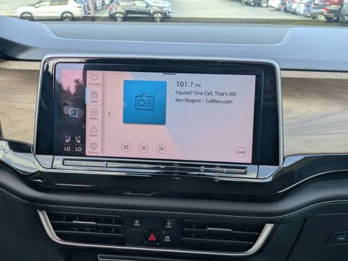 Used 2025 Volkswagen Atlas SE FWD image 18