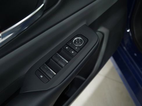 Used 2024 Toyota Prius XLE image 18