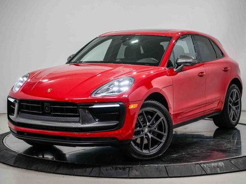Used 2024 Porsche Macan image 1